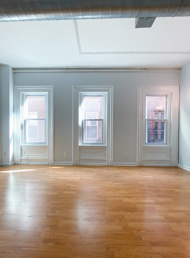Building Photo - 1935 Chestnut Street, Unit 35-2R