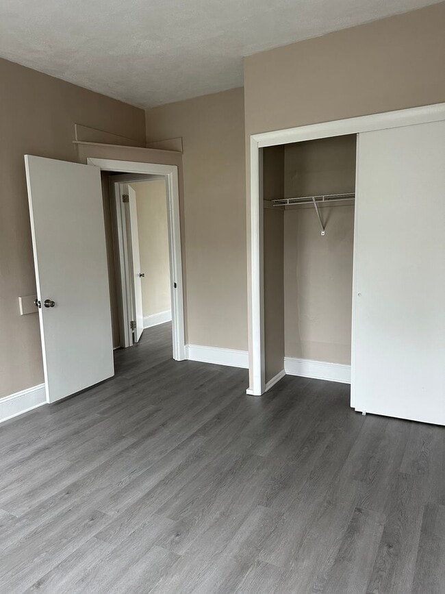 Building Photo - Two Bedroom Row Home for Rent