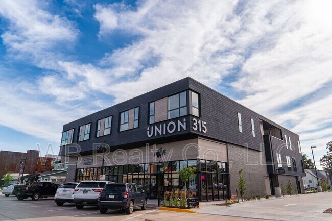 Building Photo - 315 5th St