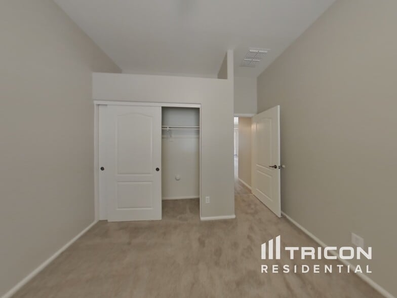 Building Photo - 17601 N Vera Cruz Ave