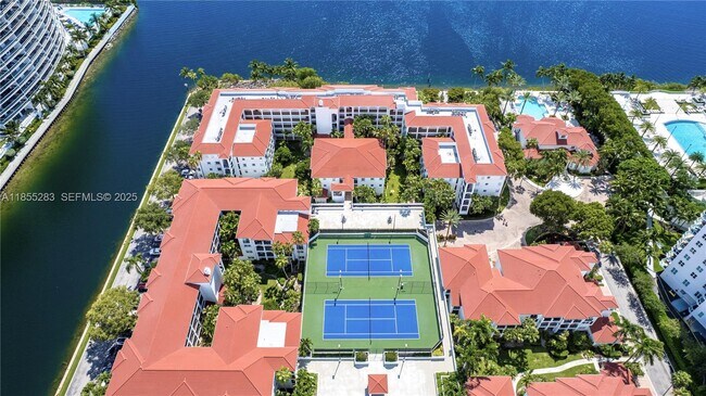 Building Photo - 3255 NE 184th St