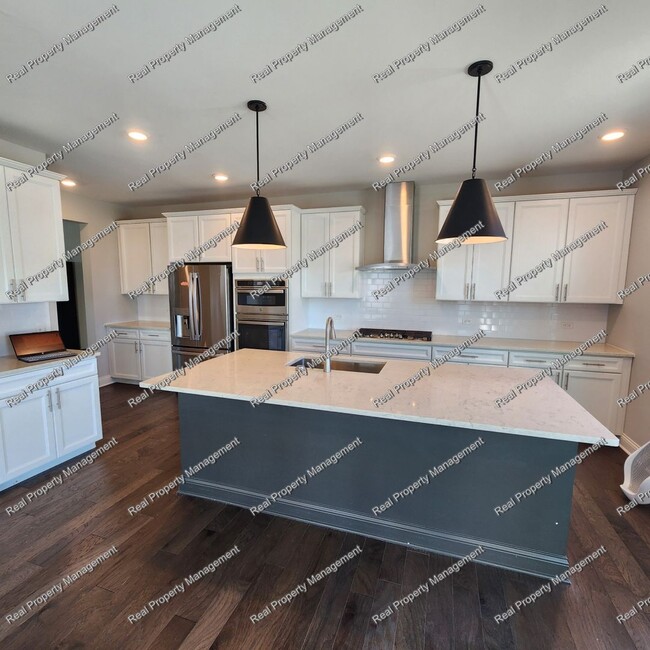 Building Photo - Gorgeous Cedar Lake 4 Bedroom Home