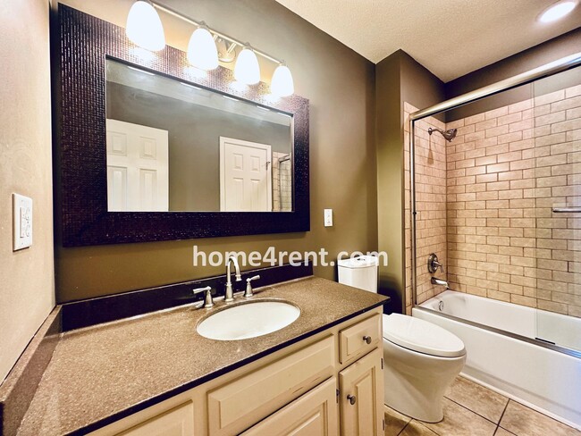 Building Photo - Fantastic South Overland Park Home in Blue...