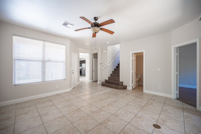 Building Photo - Beautiful 4 Bedroom 2.5 bath Home in the Southwest!