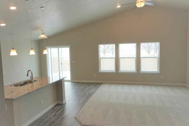 Building Photo - 3067 N Greengate Way