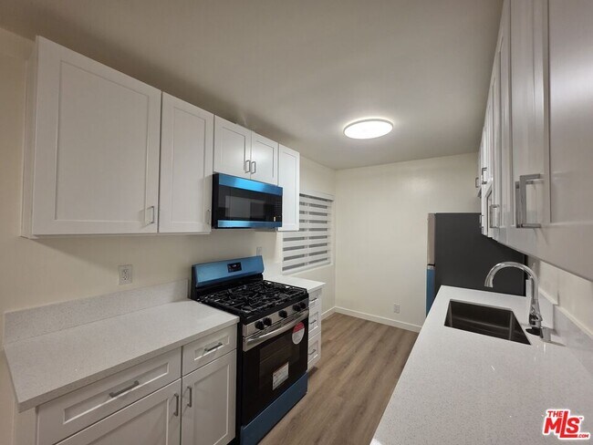 Building Photo - 827 9th St