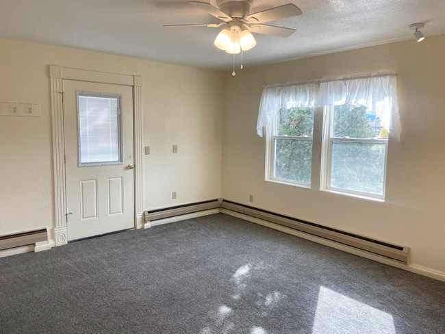 Building Photo - 3830 Green Meadow Dr