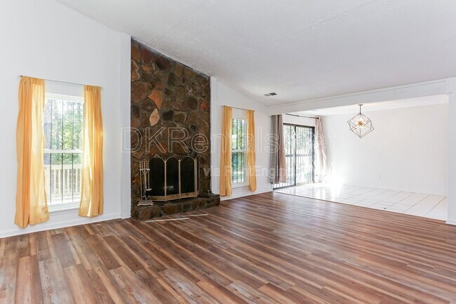 Building Photo - 135 Beethoven Ct