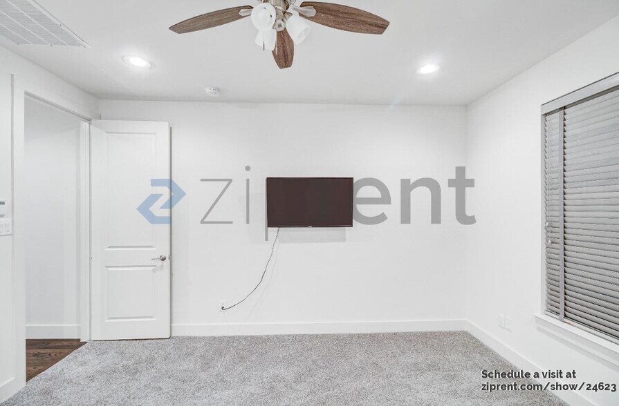 Building Photo - 3010 Zenia Dr