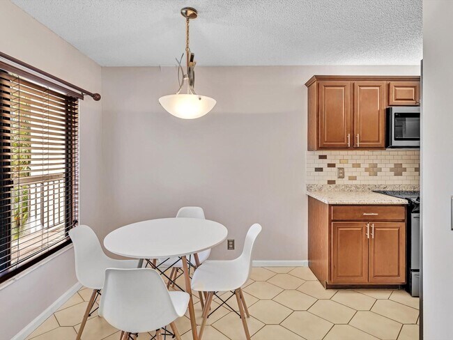 Building Photo - 10143 Mangrove Dr