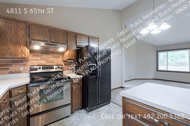 Building Photo - 4811 S 65th St