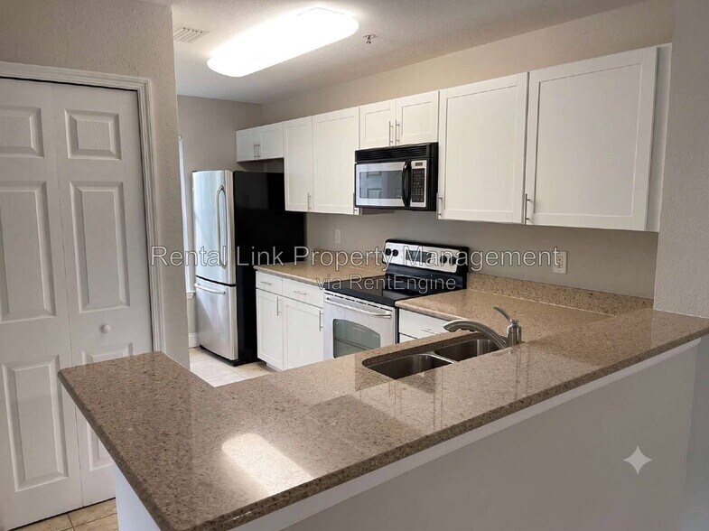 Building Photo - 4036 Crockers Lake Blvd