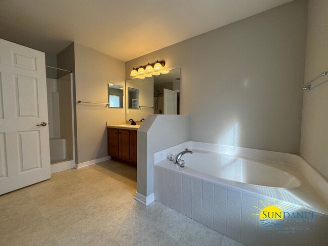 Building Photo - Wonderful Holley by the Sea Home!