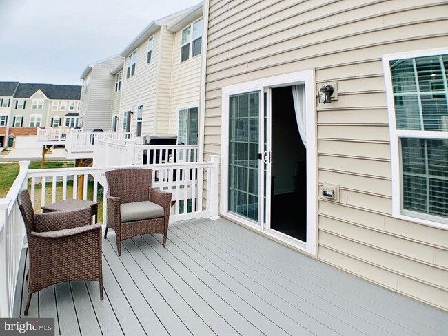 Building Photo - 408 Streamview Dr