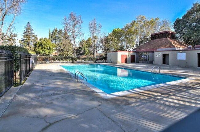 Building Photo - 2311 Olivegate Ln