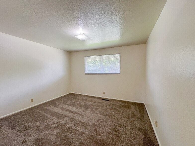 Building Photo - 1748 S 500 E