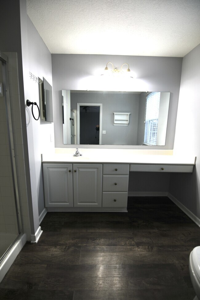 Building Photo - 4400 Greensbury Dr