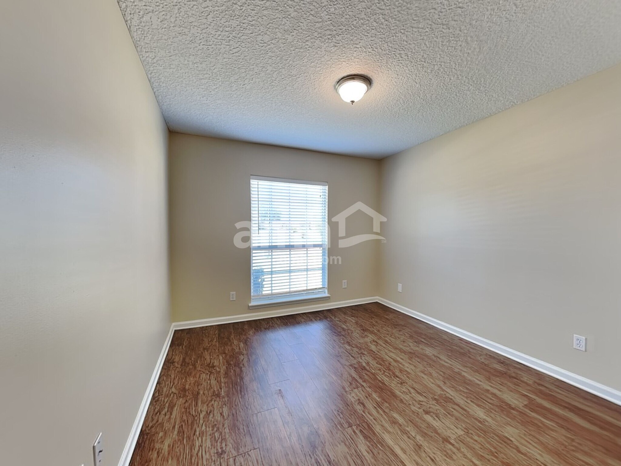 Building Photo - 1379 Samantha Cir E