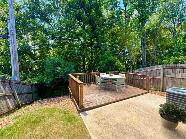 Building Photo - 1217 Brady Hollow Ln