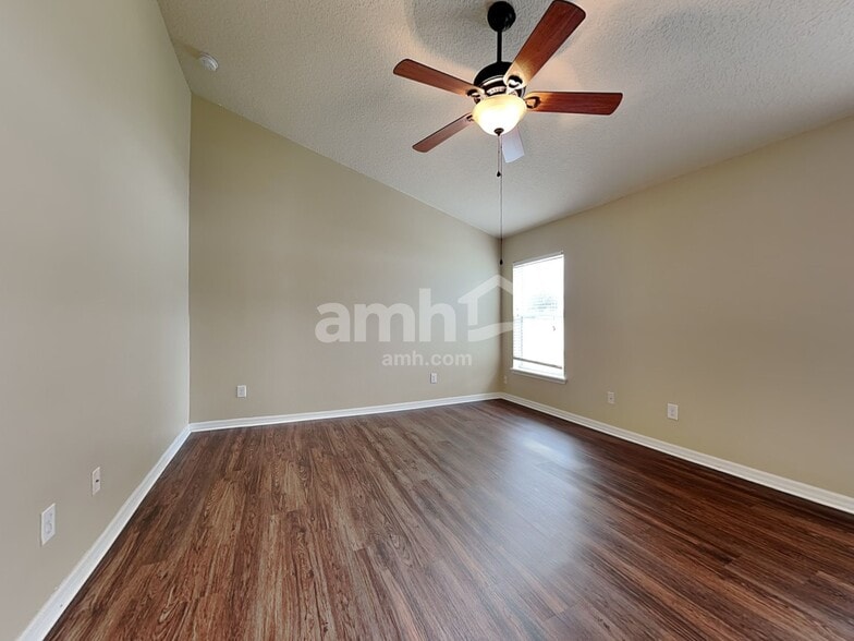 Building Photo - 915 Branchwood Way