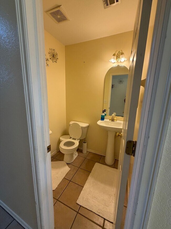 Building Photo - Broken Arrow Union Schools Single Family Home for Rent 5 beds 2.5 bath