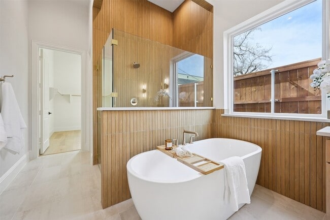 Building Photo - 3845 Van Ness Ln