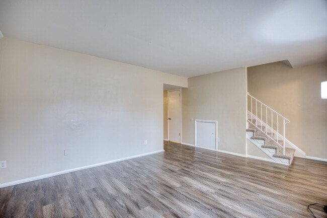 Building Photo - 5721 E Hastings Arch