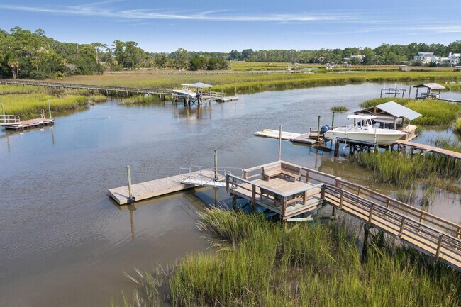 Building Photo - 1353 Black River Dr