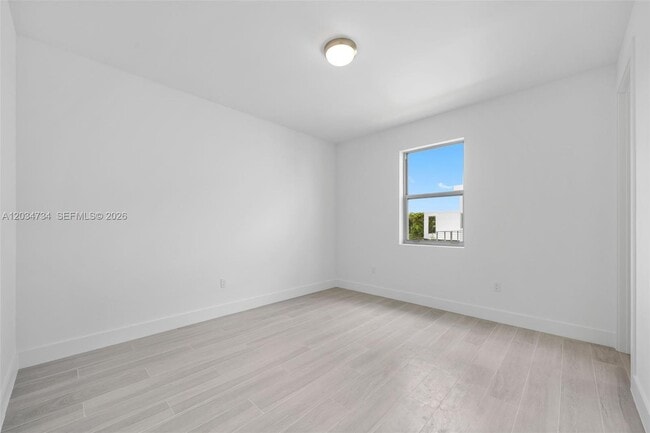 Building Photo - 16710 Botaniko Dr N