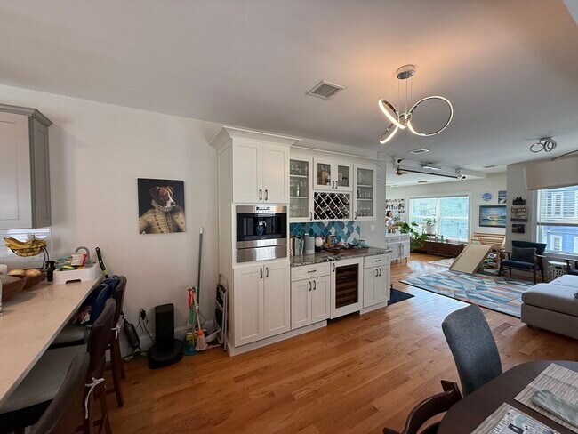 Building Photo - 24 Shapley Ave