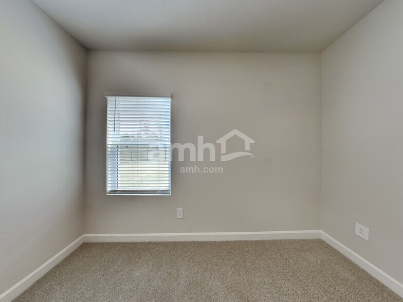 Building Photo - 210 Granby Trl