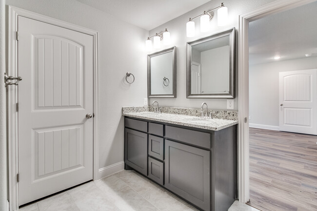 Building Photo - 2815 Orchid Dr