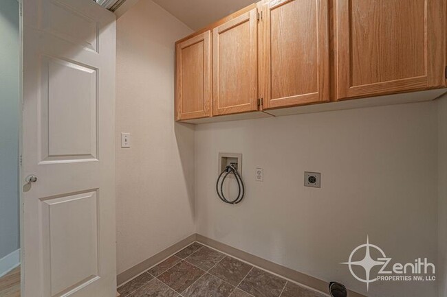 Building Photo - 2819 NE 54th St