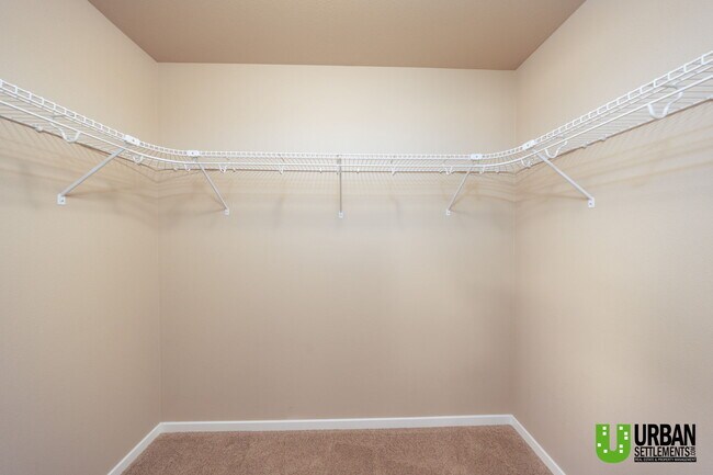 Building Photo - 2112 W Summit Pkwy