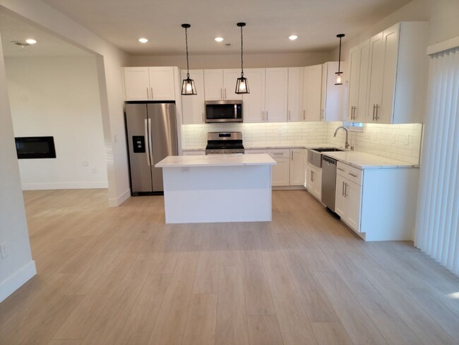 Building Photo - Brand New 4 Bed 3 Bath Modern Farmhouse St...