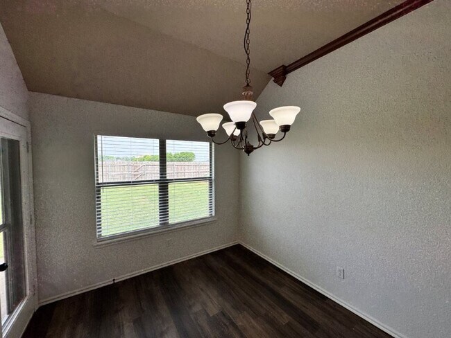 Building Photo - Brand new updates , spacious and a true 4 bedroom home in a gated community in Newcastle! Call us...