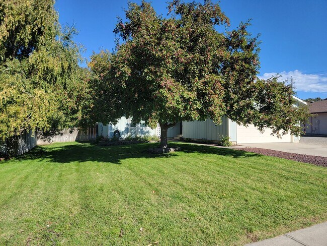 Building Photo - Great update 4-Bedroom Home On The South H...