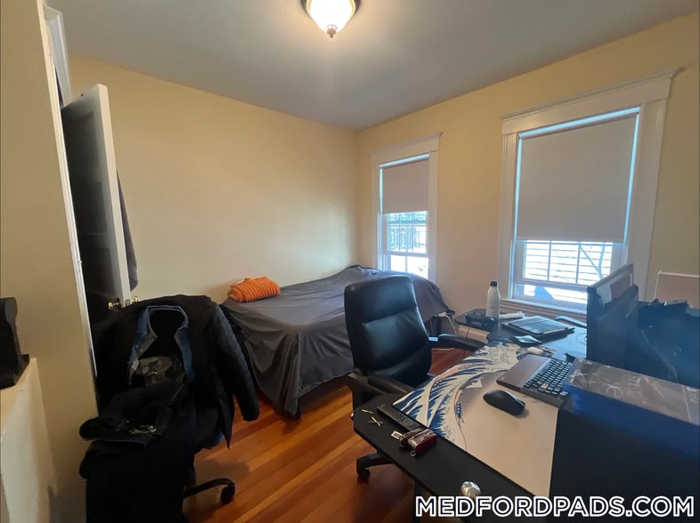 Building Photo - 46 Stanley Ave