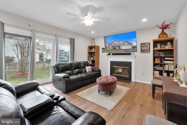 Building Photo - 15728 Beau Ridge Dr