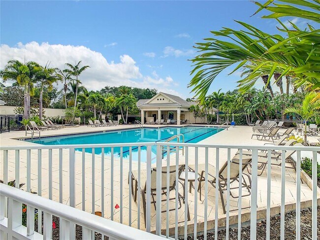 Building Photo - 539 Fallbrook Dr