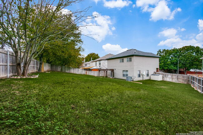 Building Photo - 13547 Hickory Legend