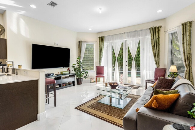 Building Photo - 1500 NE 4th Ct