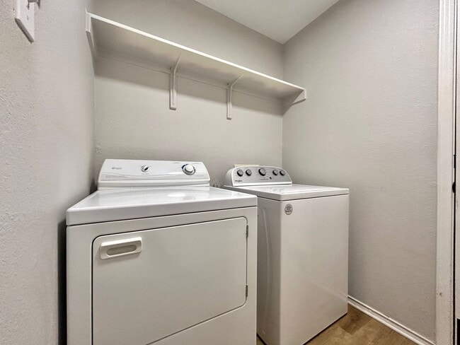 Building Photo - Move-In Ready 3/BR 2/BA Home Featuring Fireplace, Garage & Private Yard