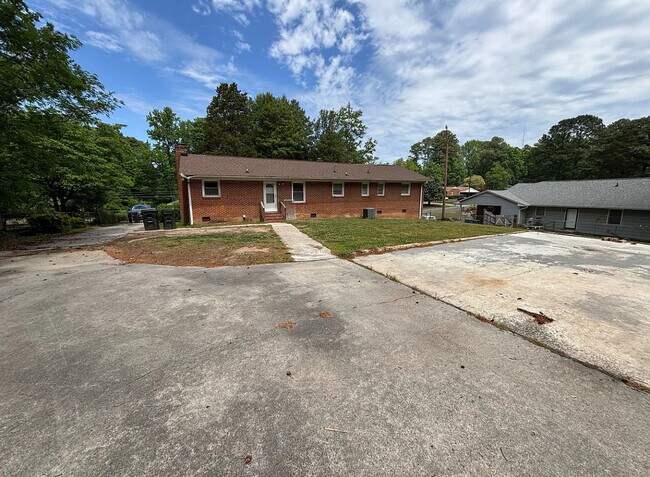 Building Photo - 106 Oakmont Ave