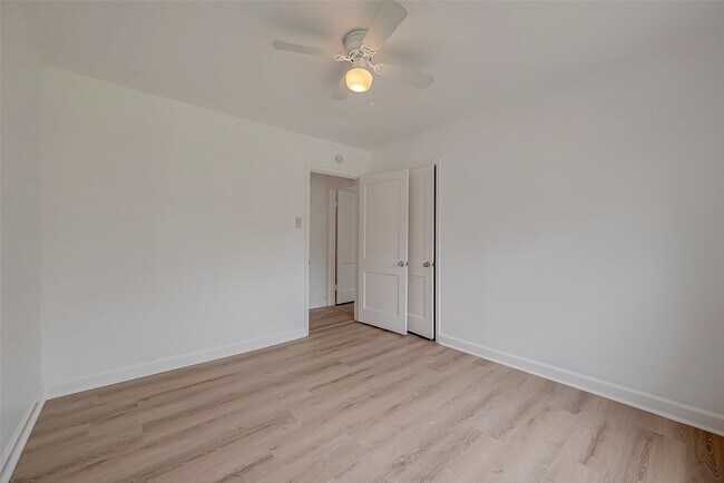 Building Photo - 2051 Santa Rosa St