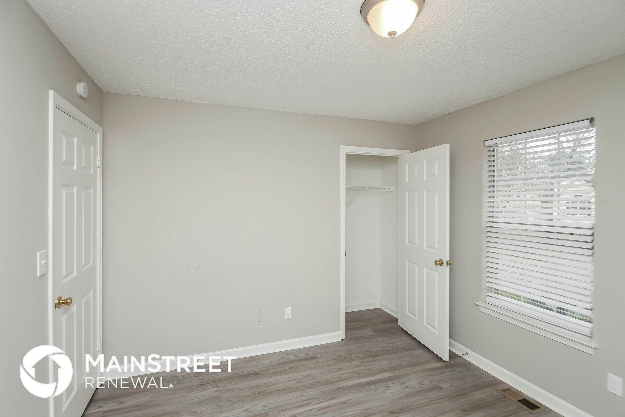 Building Photo - 4058 Five Oaks Ct