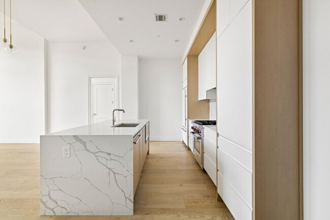 Building Photo - 720 Clinton St