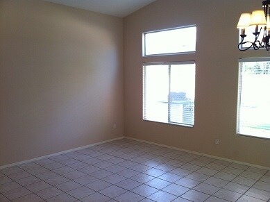 Building Photo - 4 bed 2 bath hm located in The Seasons SW ...
