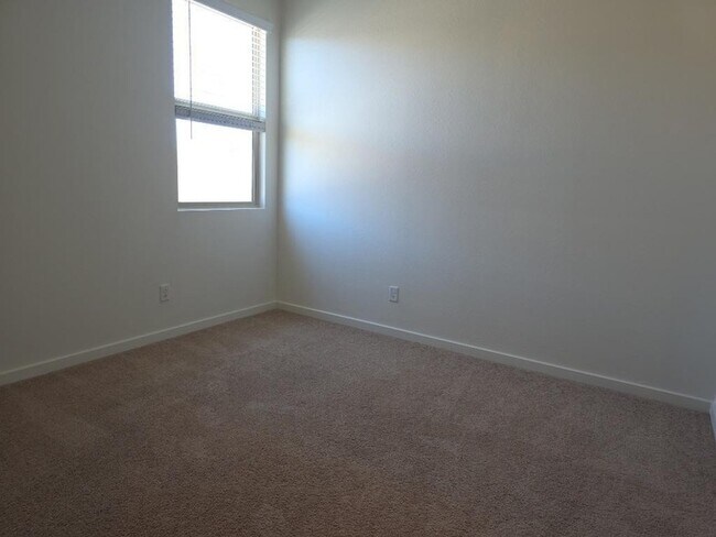 Building Photo - 18085 W Elm St