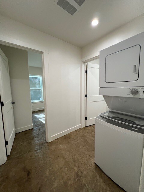 Building Photo - 205 W 20th St